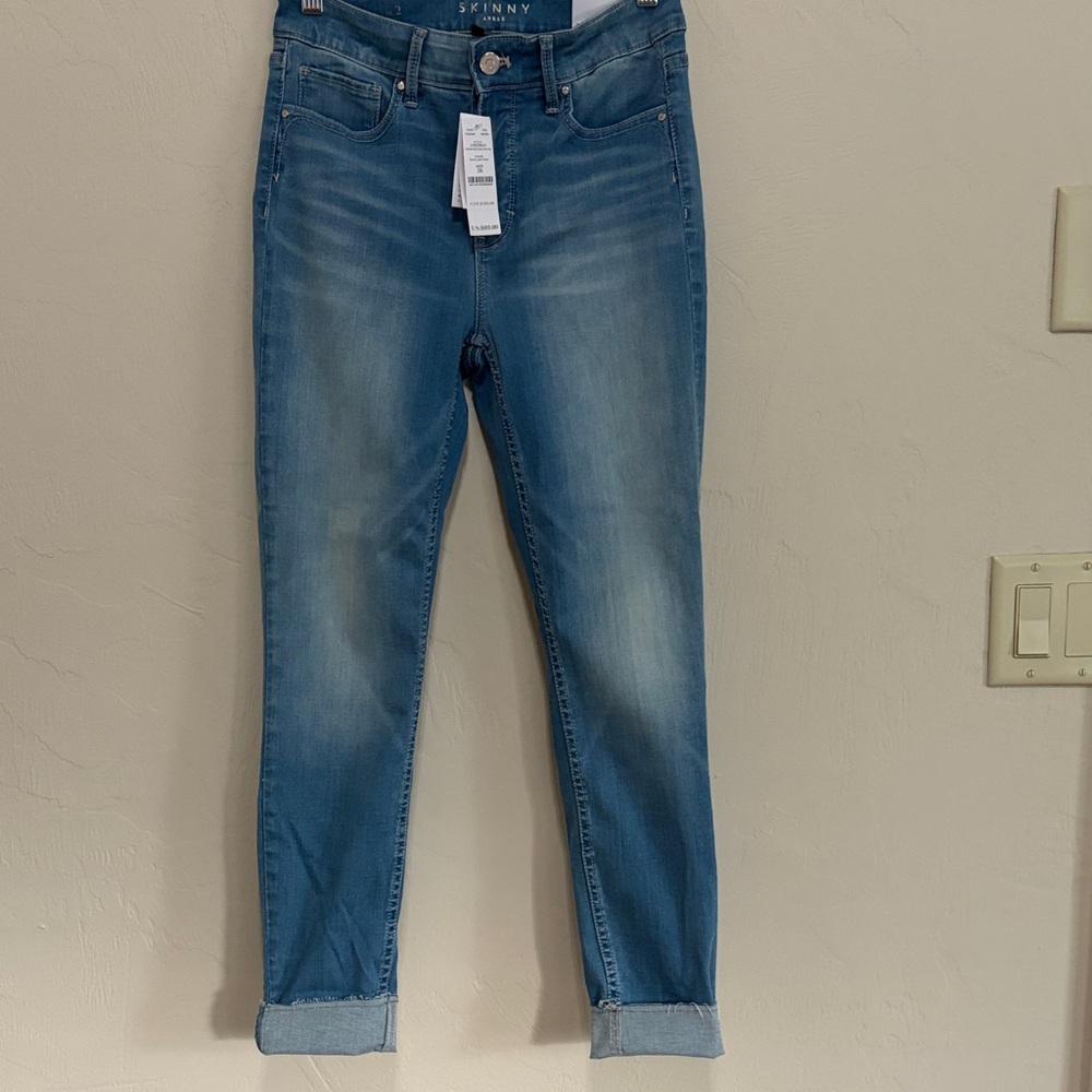 White House Black Market High Rise Skinny Ankle Jeans. Size 2. NWT